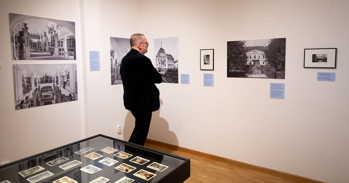 A nosztalgia, az emlékezés és a felelősségre hívás összessége a tárlat